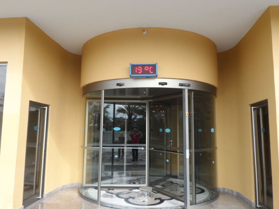 Außgang zu der großen Garten/Poollandschaft Royal Holiday Palace