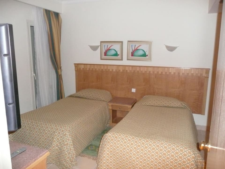 Zimmeransicht mit Betten Pickalbatros Dana Beach Resort - Hurghada