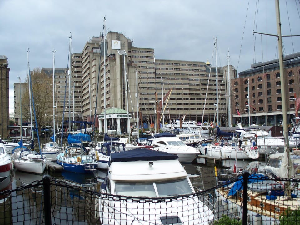 Hotelansicht vom St. Kathrine´s Dock aus The Tower - A Guoman Hotel