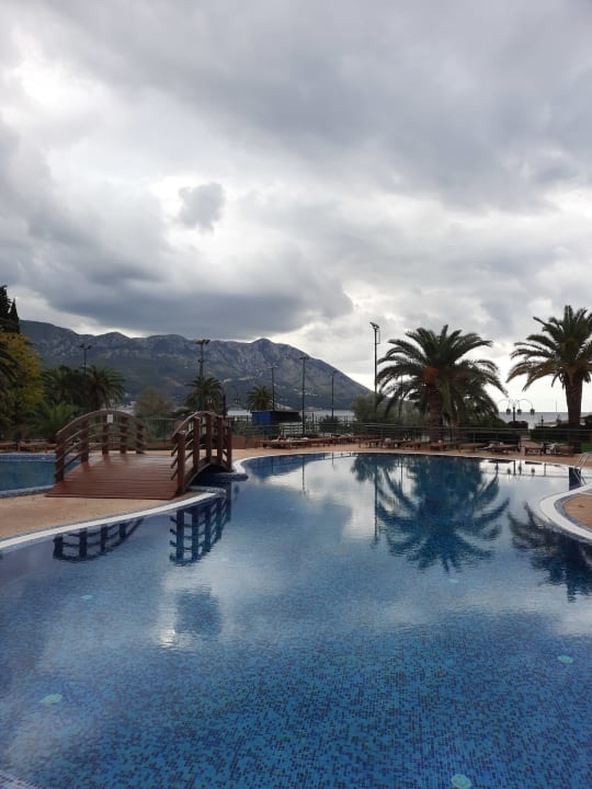 Pool Iberostar Waves Bellevue