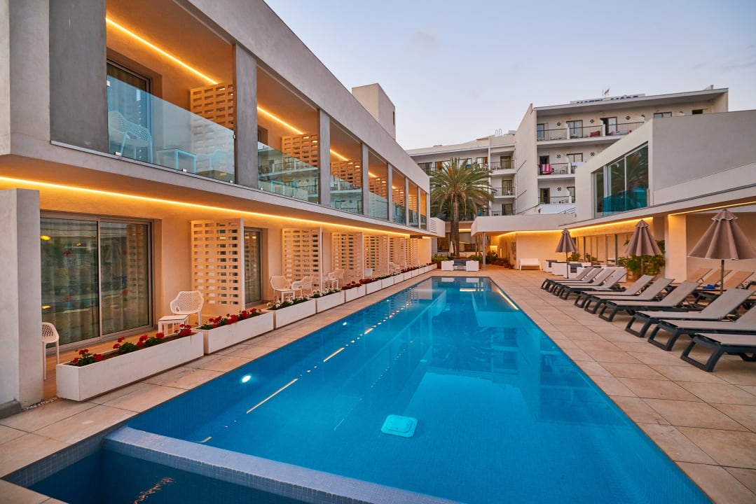 Pool Hotel More