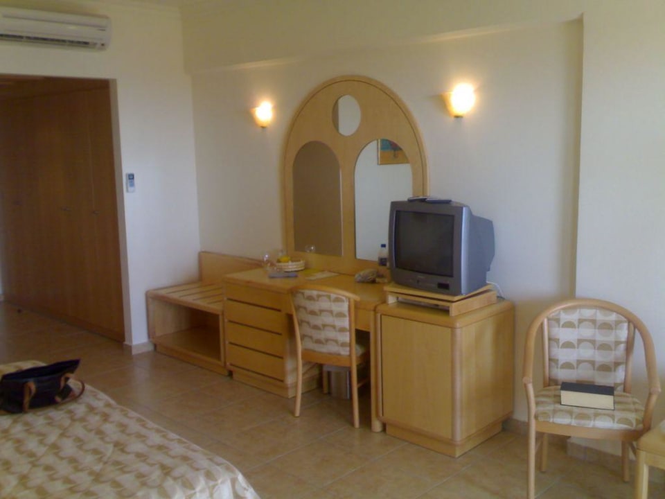 Die schön eingerichteten Zimmer Hotel Kalithea Horizon Royal