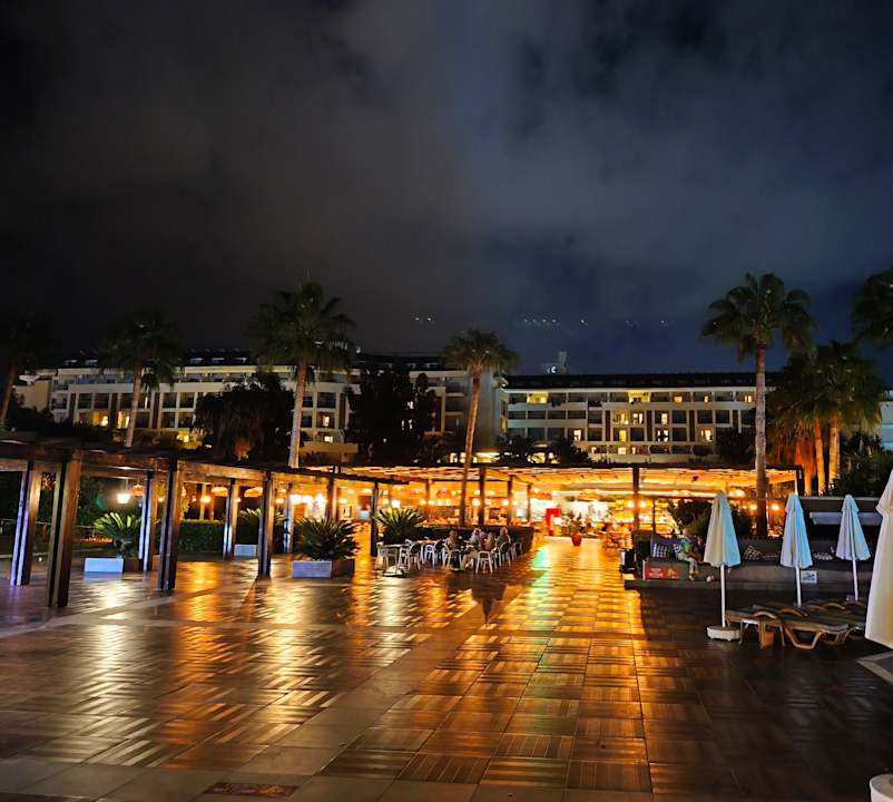 Außenansicht Hotel Royal Garden Beach