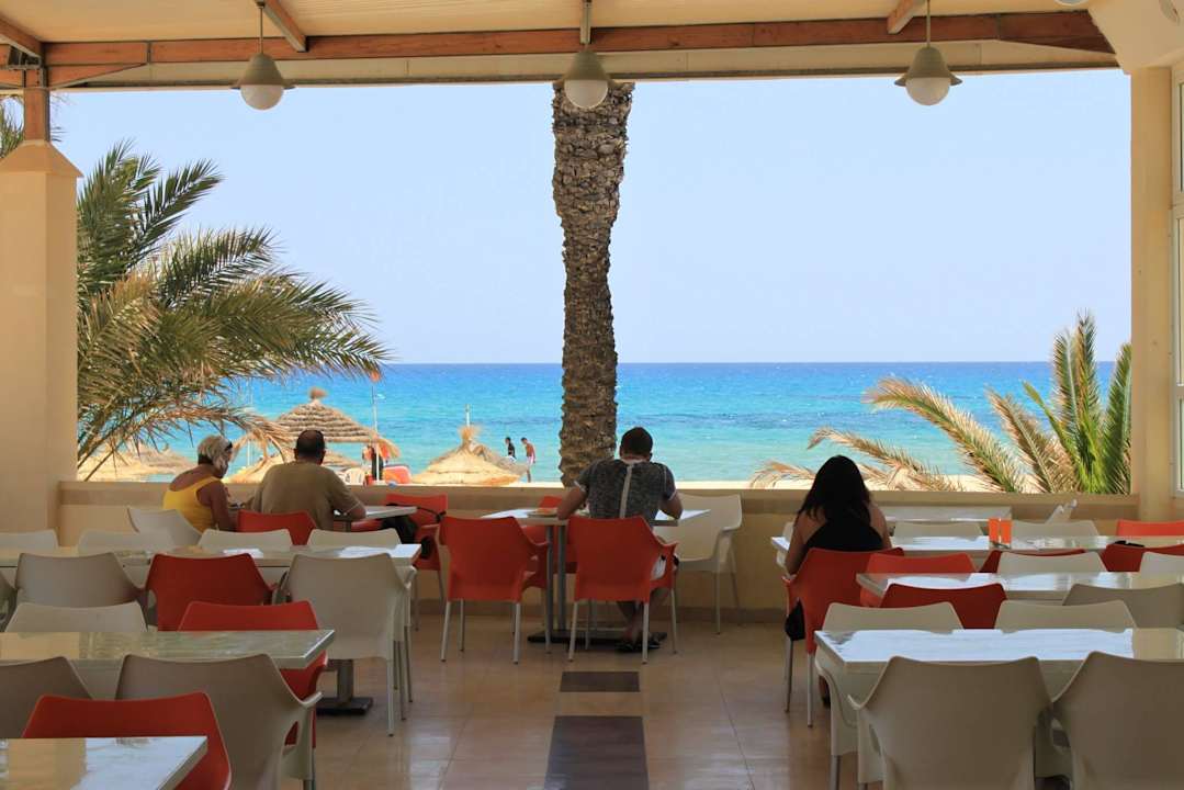 Snack-Bar mit Blick auf das so schöne Strand Omar Khayam Resort & Aquapark