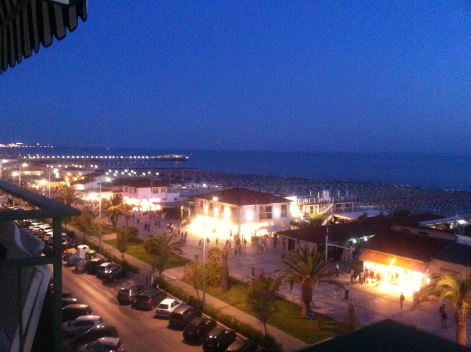 Blick auf die Promenade Hotel Piccadilly