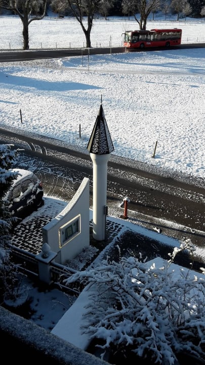 Blick vom Balkon auf den Eingangsbereich Hotel Kleiner König