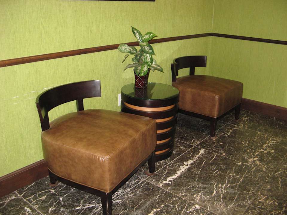 Sitzplätze im Flur Hotel La Quinta Inn & Suites