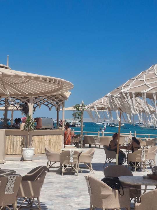 Strand The Grand Resort
