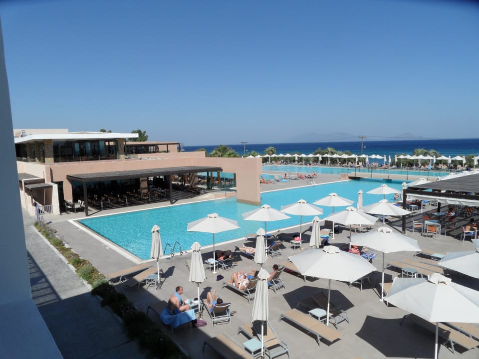 Vom Balkon mit Blick auf Pool und Restaurant Atlantica Mikri Poli Kos