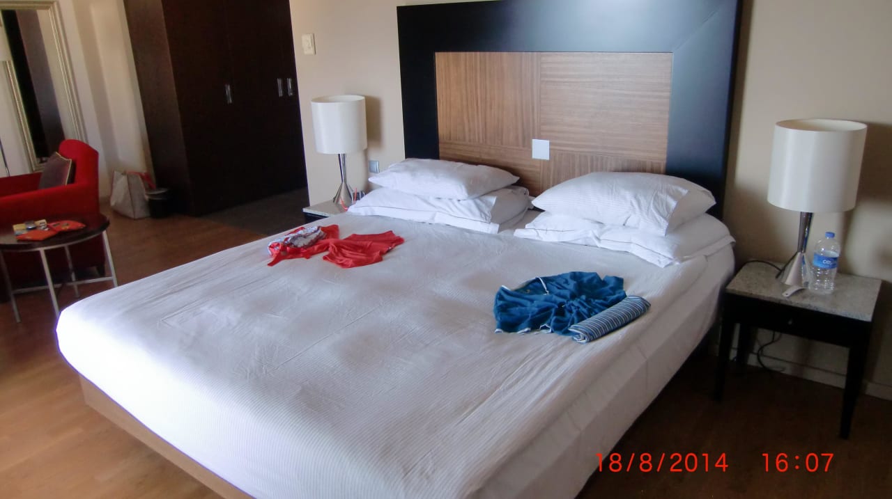 Bett mit einer großen Matratze Arum Barut Collection