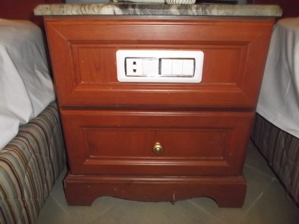 Kaputte Möbel Titanic Beach Spa & Aqua Park