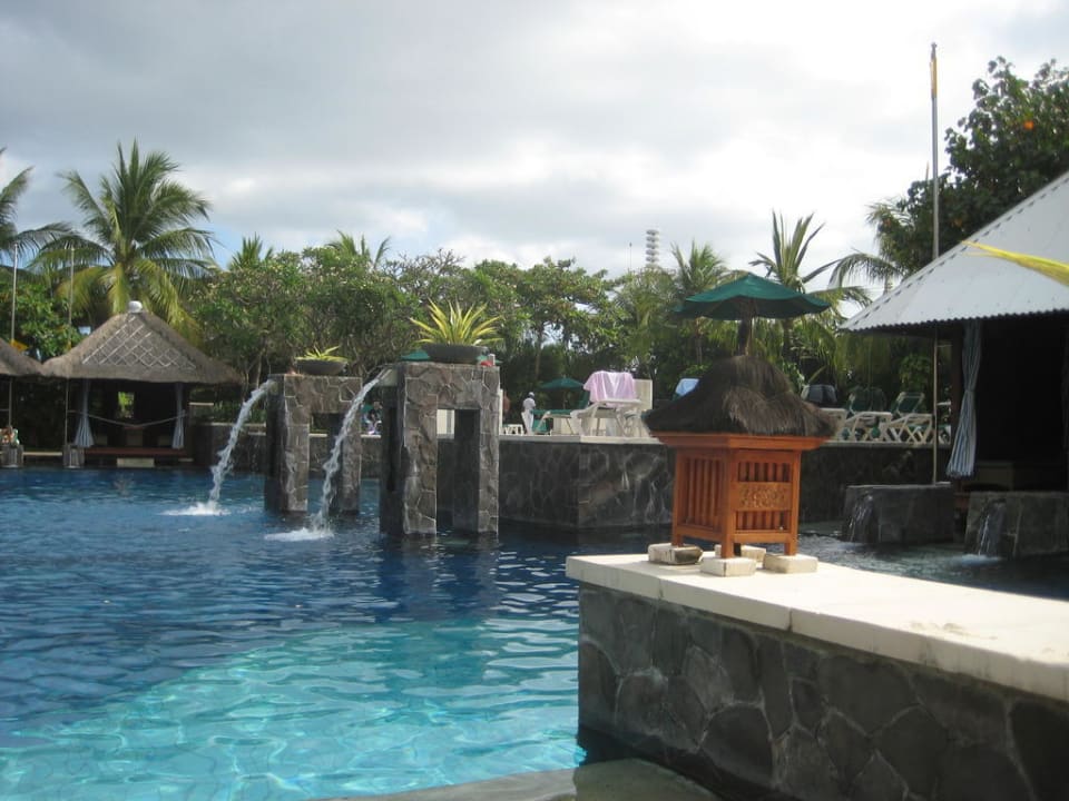 Pool Hard Rock Hotel Bali