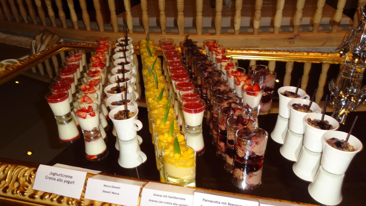 Aus dem wöchendlichen Dessertbuffet Hotel Chalet Mirabell
