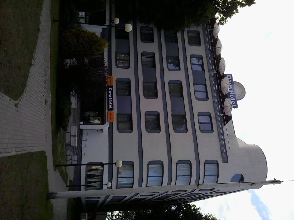 Hotel od frontu Hotel Days Riga VEF