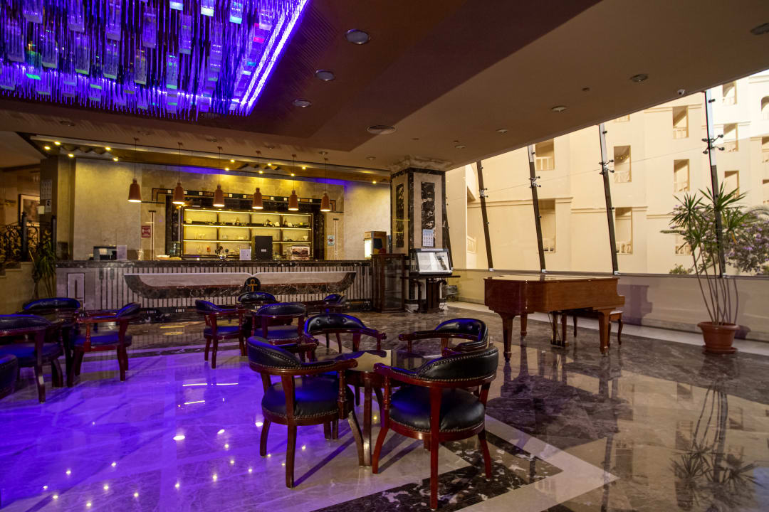 Gastro AMC Royal Hotel & SPA