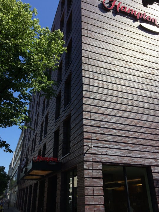 Eingang Hotel Hampton by Hilton Berlin City West