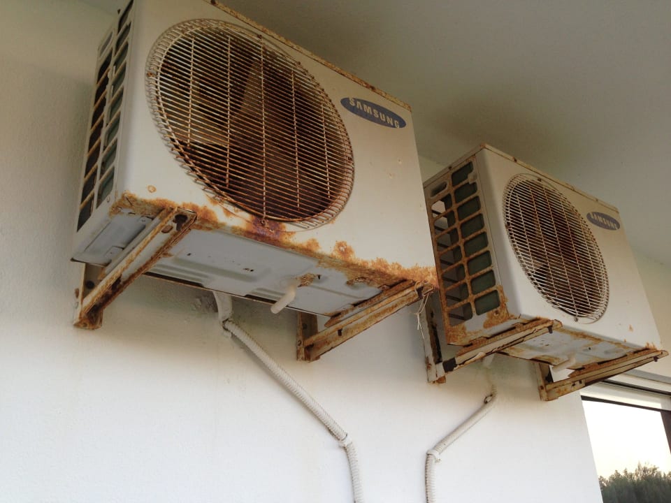 Wärmetauscher auf dem Balkon, Marianna Palace Hotel