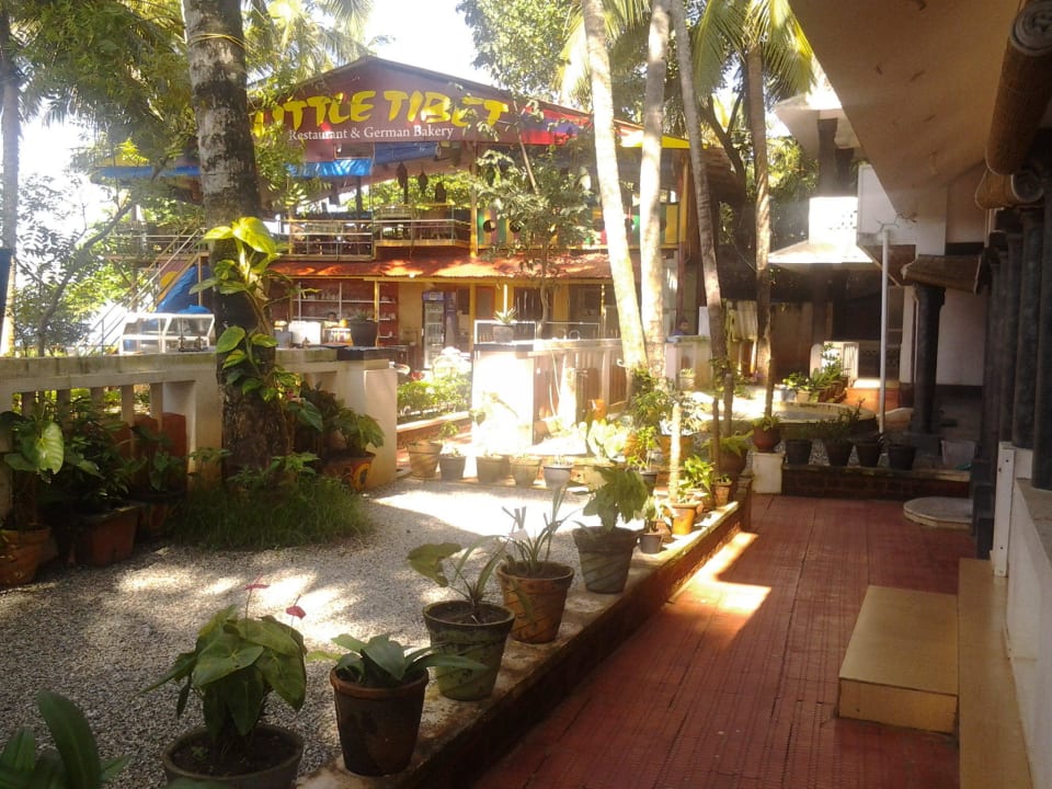 Patio  and Restaurant Hill-Top Ayurvedic Beach Resort