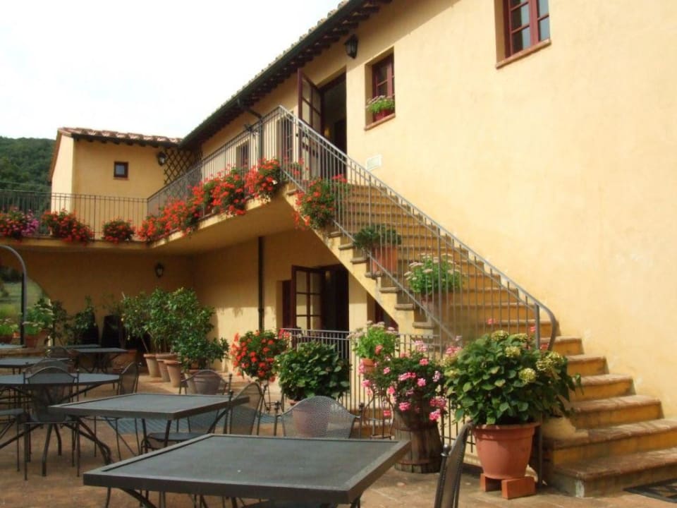 Innenhof Hotel Casolare le Terre Rosse