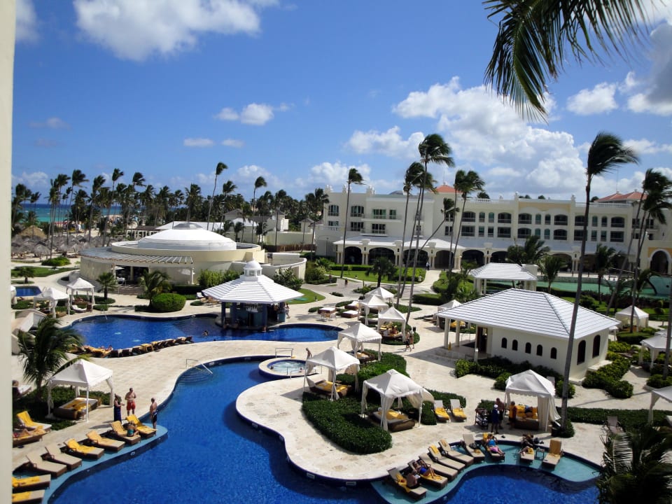 Ausblicke auf die Poolanlage JOIA Bávaro by Iberostar