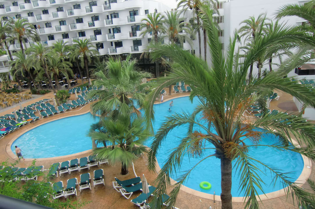 Der Pool am Morgen Protur Palmeras Playa Aparthotel