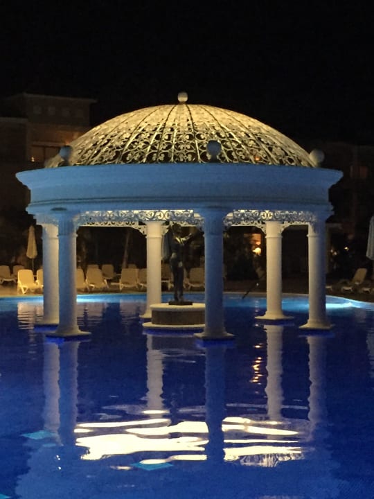 Pool Ambar II bei Nacht Bahia Principe Luxury Ambar