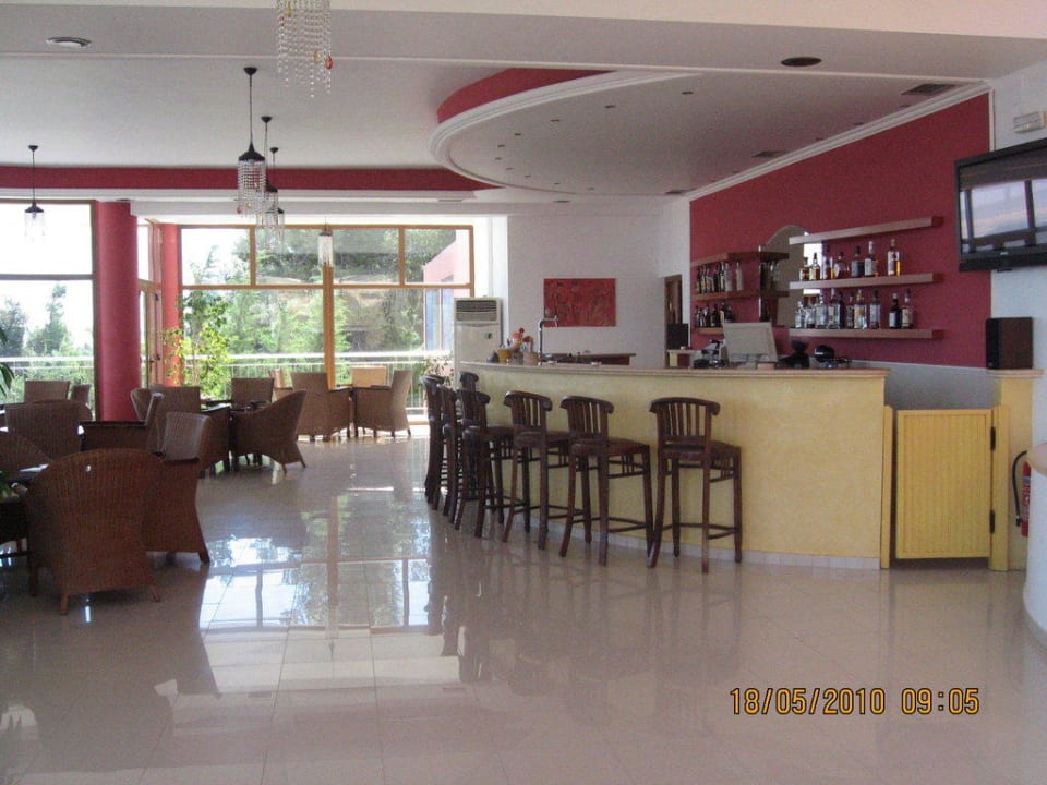 Innenbar des Hotel`s Alia Palace