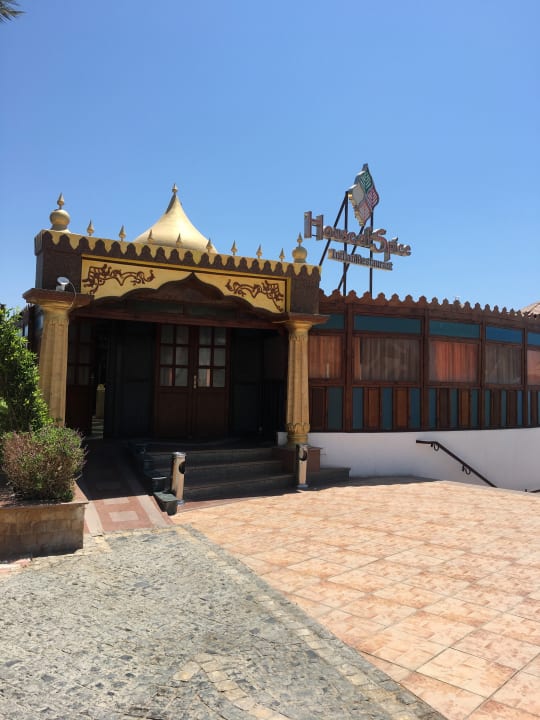 Gastro Sultan Gardens Resort