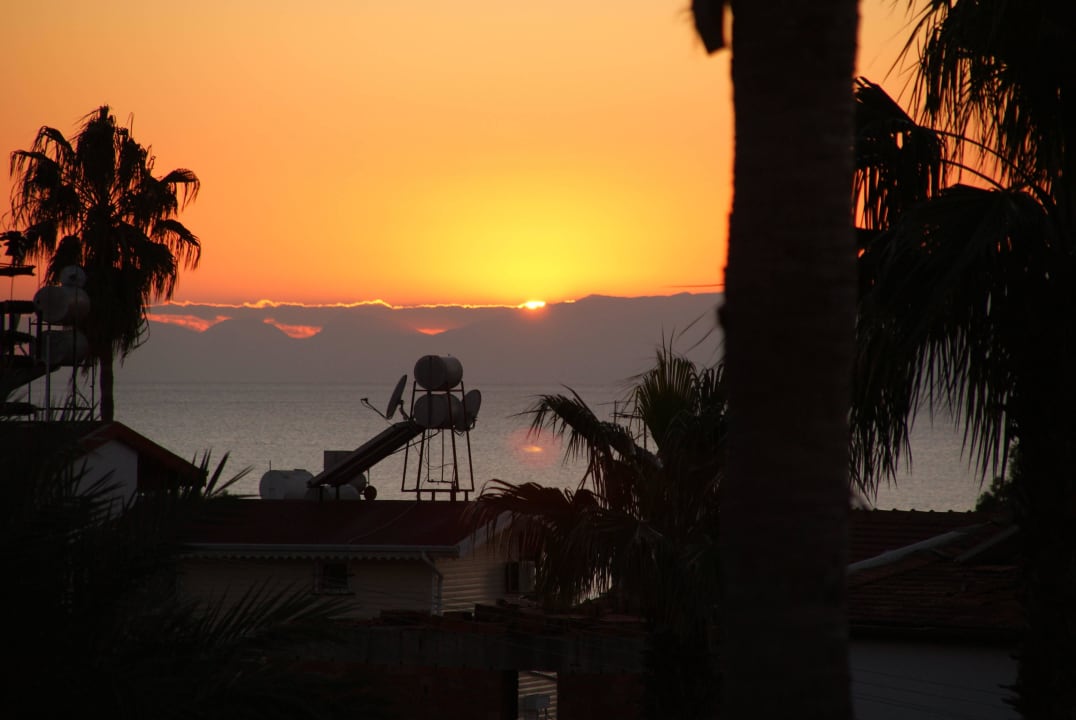Sonnenuntergang Seaden Corolla Hotel