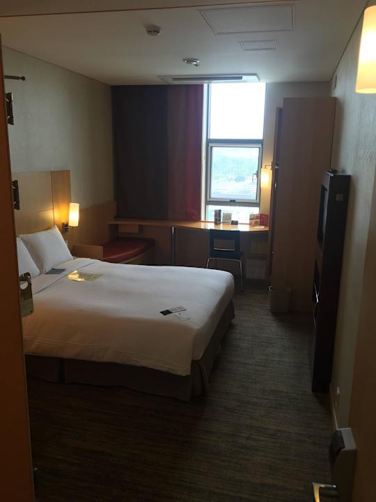 Vom Eingang aus Hotel Ibis Ambassador Busan