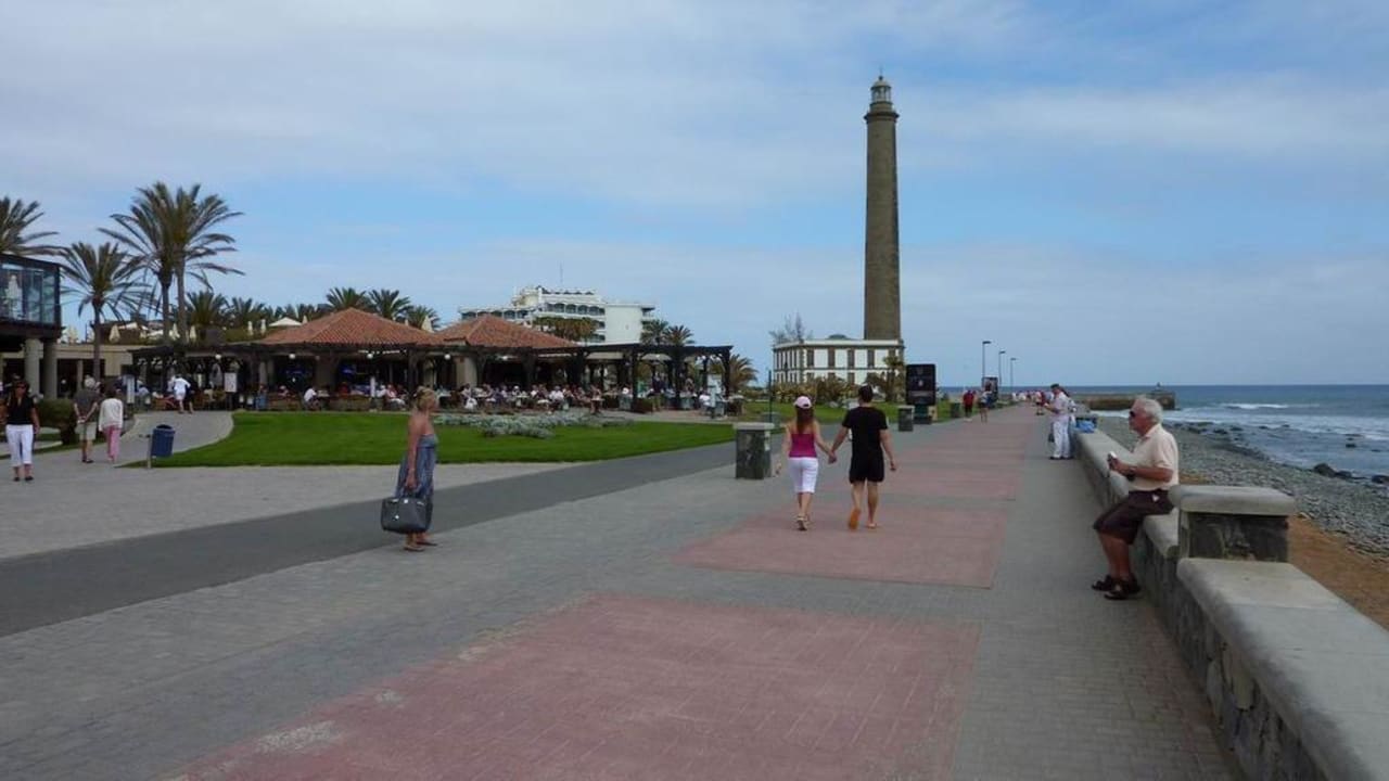 Promenade vor dem Hotel Hotel Riu Palace Meloneras