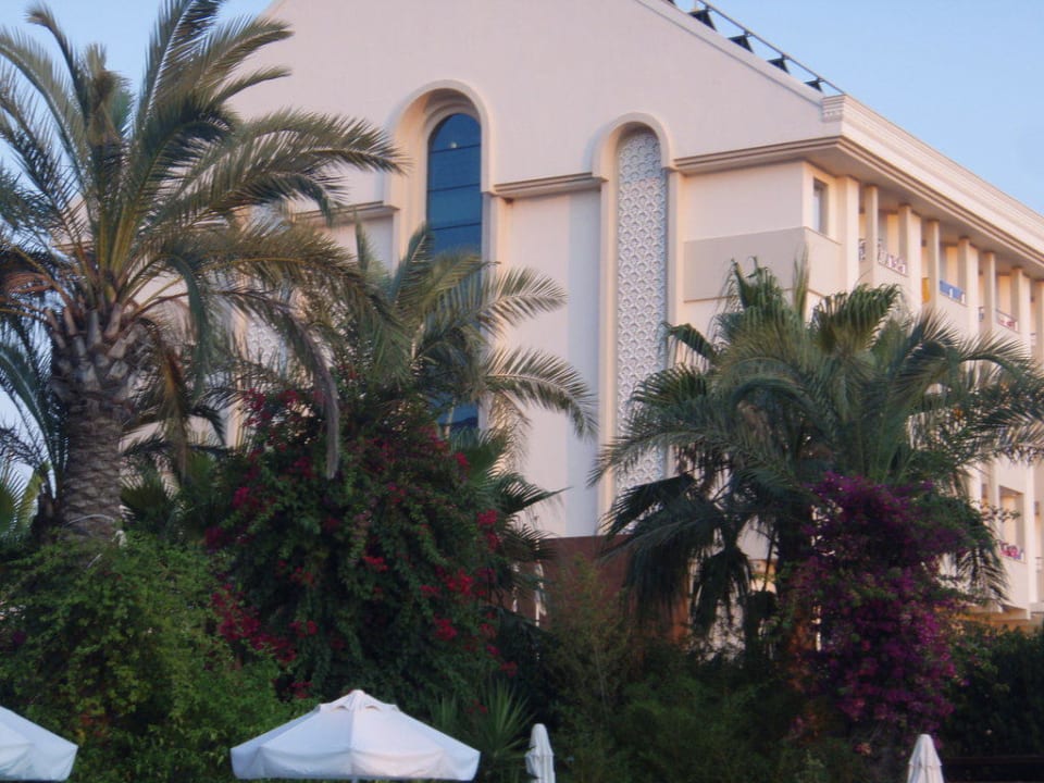Hotel von außen. Calimera Hane Garden