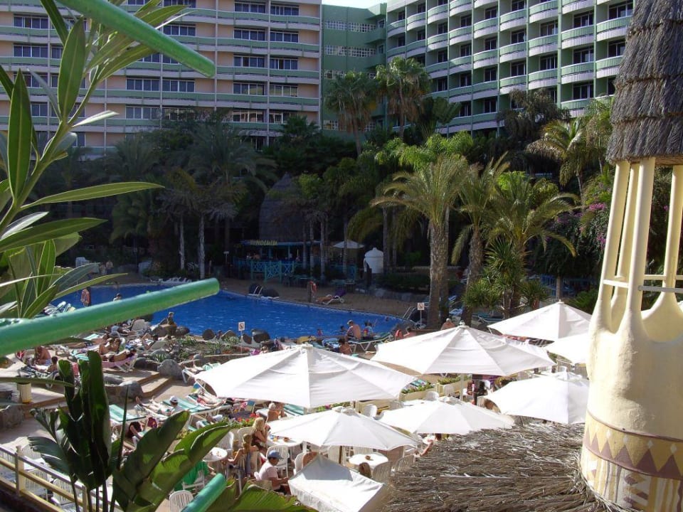 Blick auf Hotel und Animationspool Abora Buenaventura by Lopesan Hotels