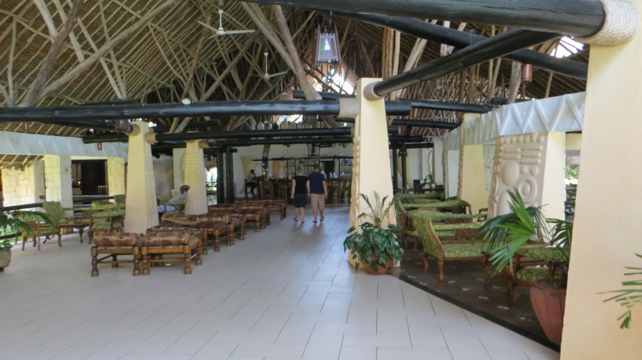 Sitzecken vor der Lobbybar Hotel Southern Palms Beach Resort