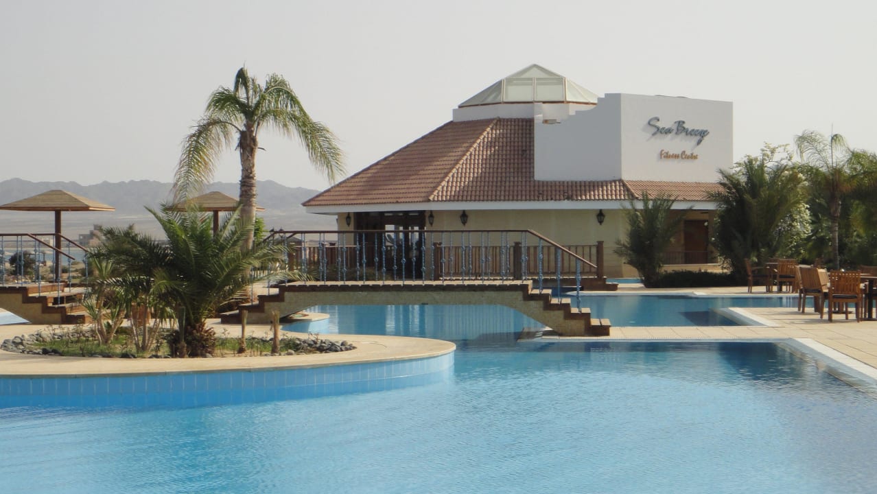 Pool mit Fitnesscenter Lahami Bay Beach Resort