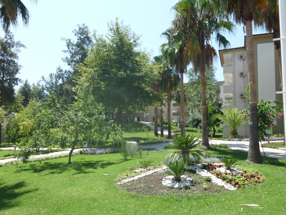 Die schön angelegte Gartenanlage Club Sidelya Hotel