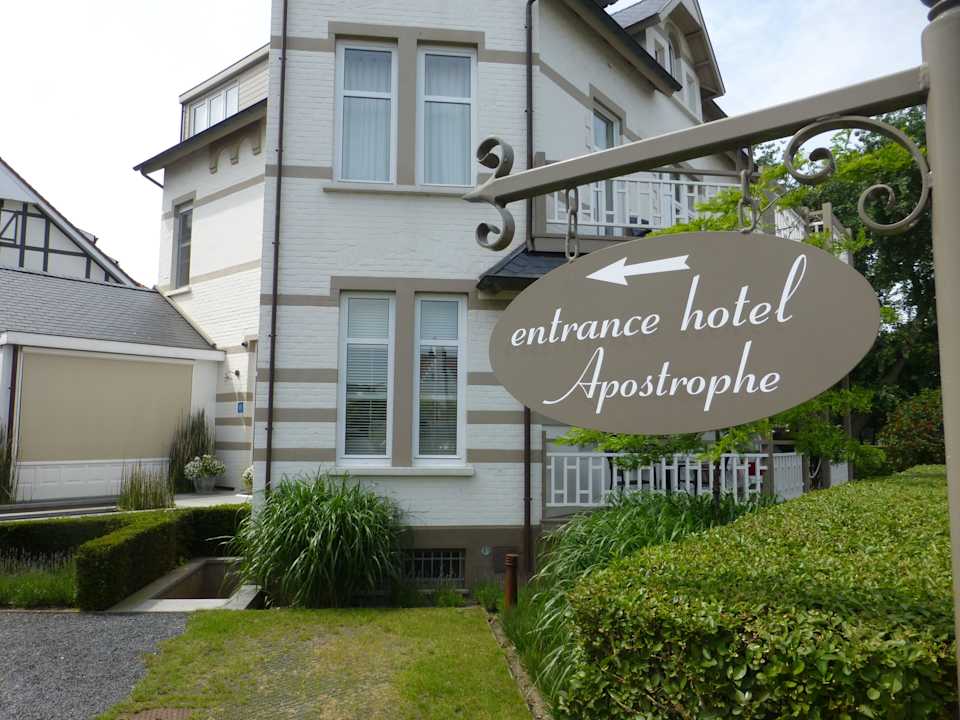 Einfahrt zum Hotel Hotel Apostrophe