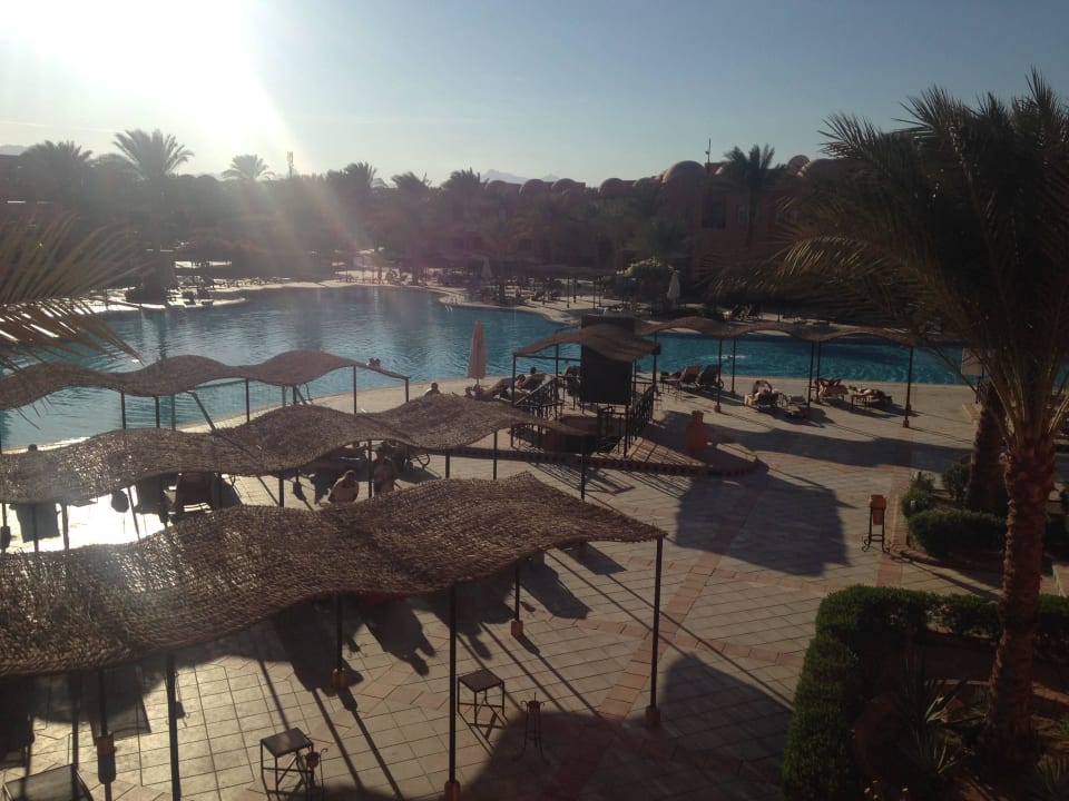 Der Pool von oben Jaz Makadi Oasis Resort