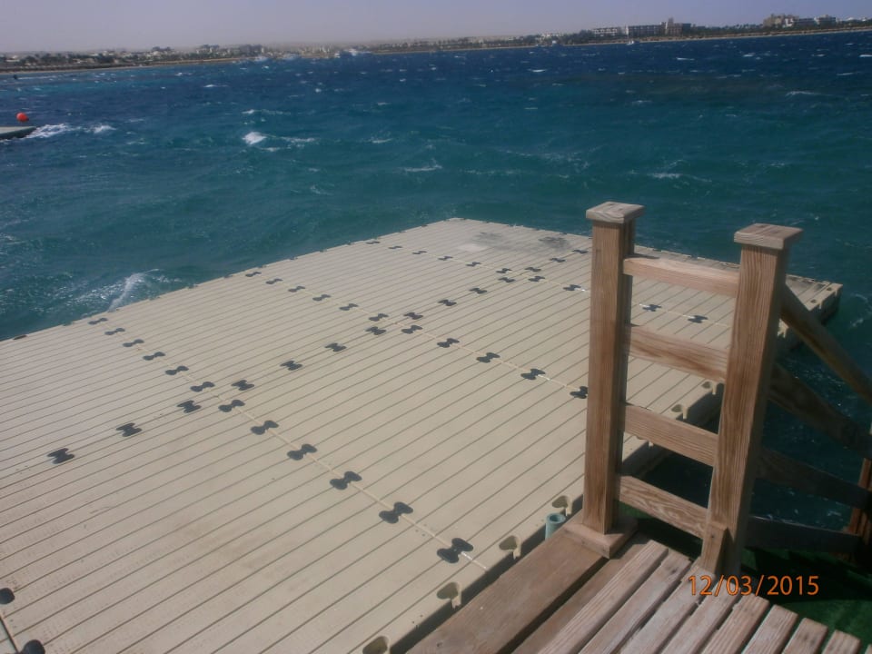 Plattform beim Steg Cleopatra Luxury Resort Makadi Bay