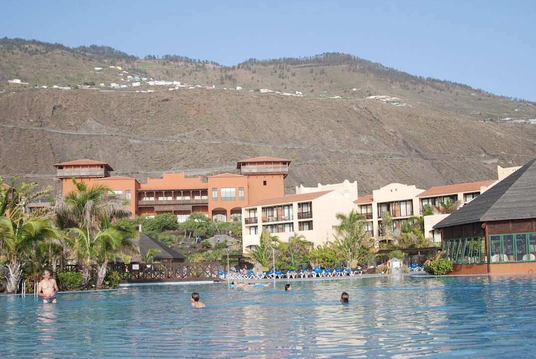 Blick vom Pool zum Haupthaus La Palma Princess