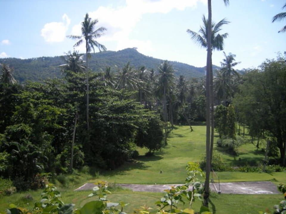 Blick vom Hotel zum Golfplatz The Fair House Beach Resort