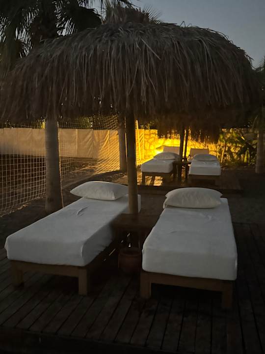 Strand Rubi Platinum Sign