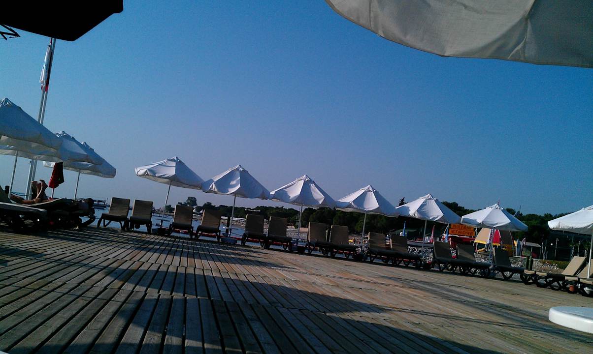 2. Steg mit Bar Crystal Flora Beach Resort