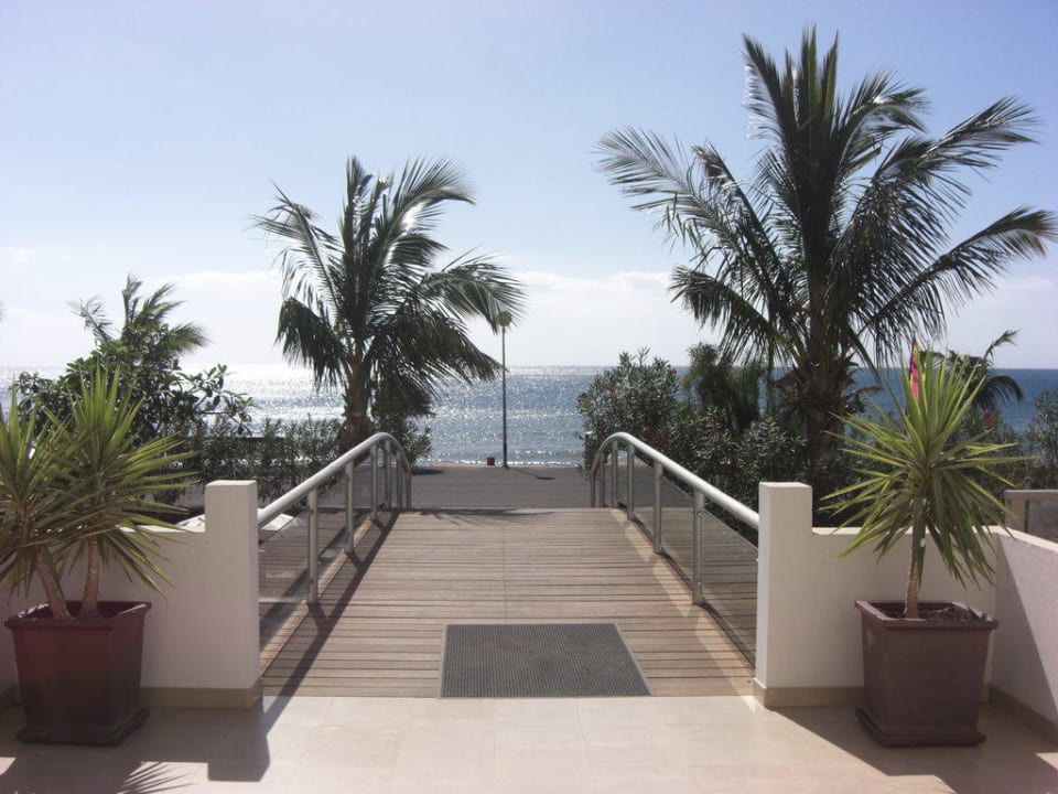 Vom Hotel direkt auf die Strandpromenade R2 Bahía Playa Design Hotel & Spa - Adults Only