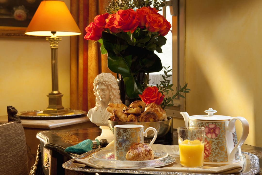 Let's have a quick meal ! Hotel Kleber Champs Elysees Tour Eiffel Paris