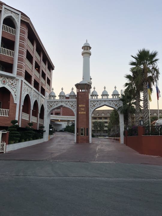 Außenansicht Royal Taj Mahal Hotel