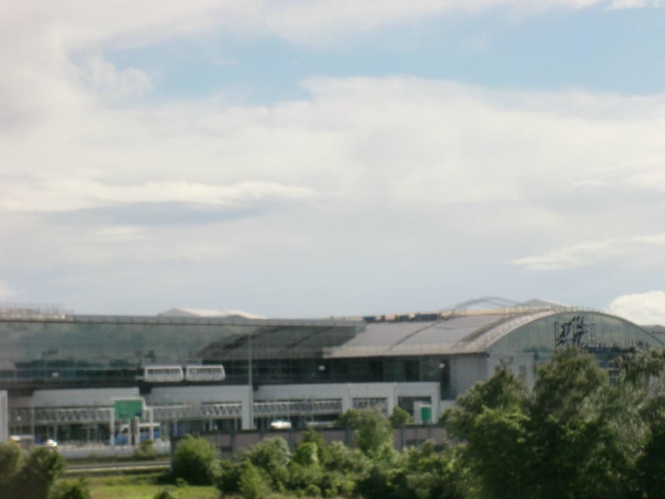 Frankfurt Airport from the room MEININGER Hotel Frankfurt/Main Airport