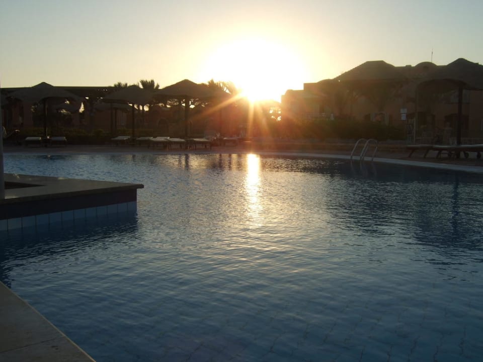Salzwasserteich am Abend Radisson Blu Resort, El Quseir