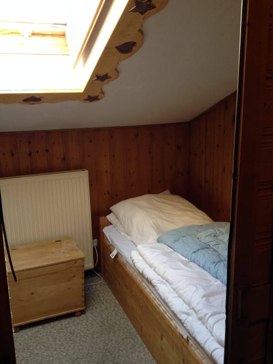 Schlafzimmer (links noch ein Bett, das wars) Feriensporthof Weinfeld Brandner