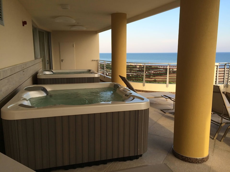 Whirlpool 7. Stock Laguna Park Hotel